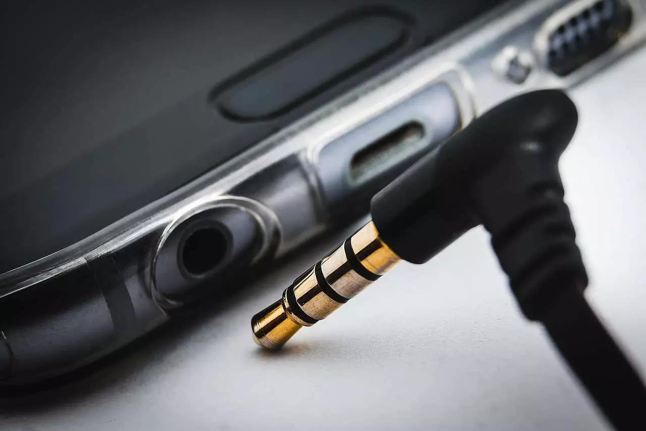 Ti basta un lettore mp3 o uno smartphone per ascoltare le lezioni in qualsiasi momento della giornata, ovunque tu sia.