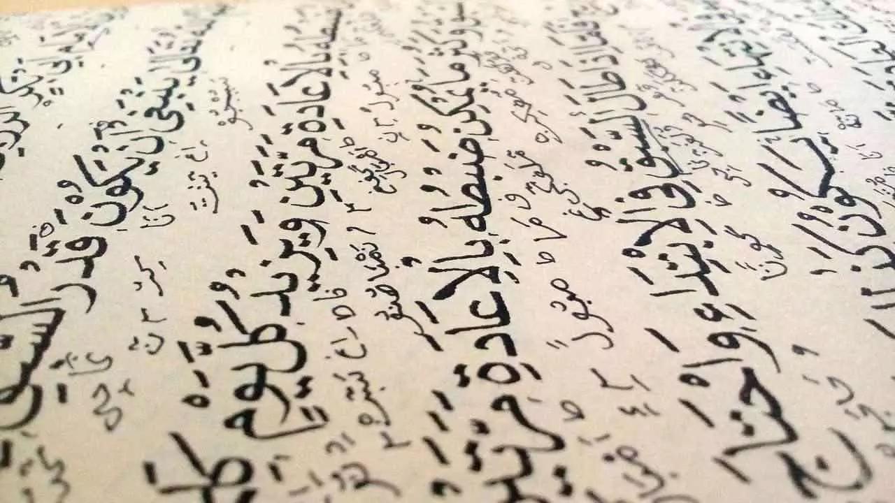 Scegli se ti basteranno dei libri di grammatica e un dizionario o se dovrai affrontare un soggiorno linguistico.