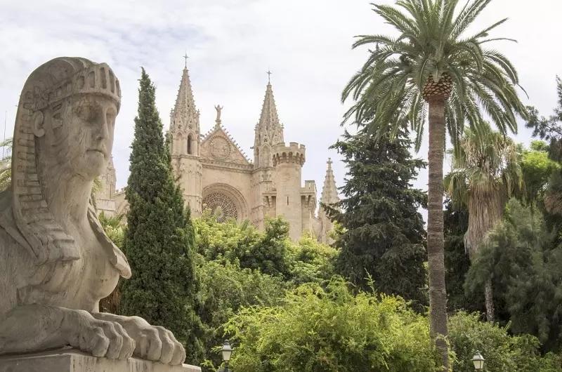 Da non perdere inoltre la cattedrale gotica di Santa Maria … una visione mozzafiato!