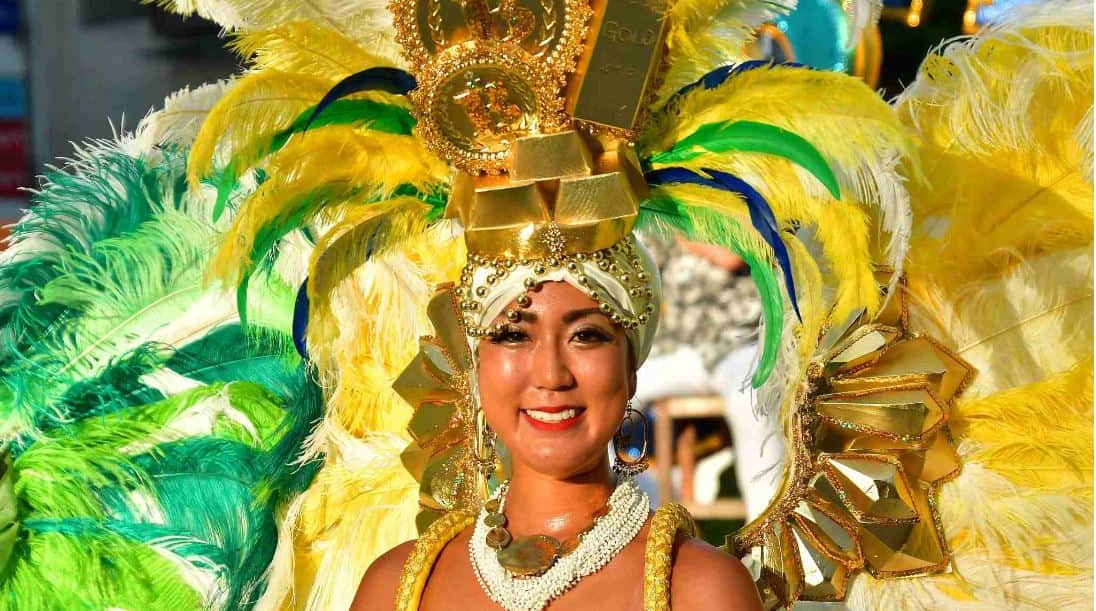 Una guida del Giappone deve includere Asakusa, alla scoperta delle tradizioni di Tokyo e ai festival, come il Carnevale del Samba.