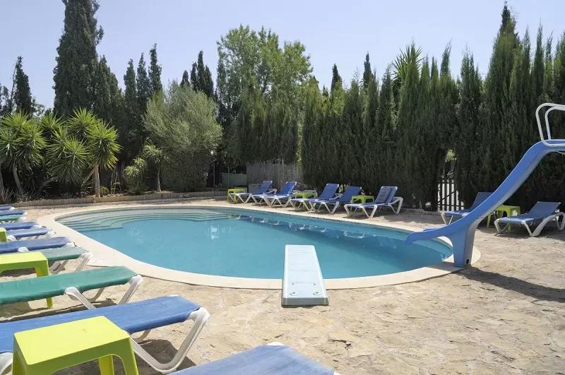 Goditi l'equipaggiamento dei campeggi spagnoli!