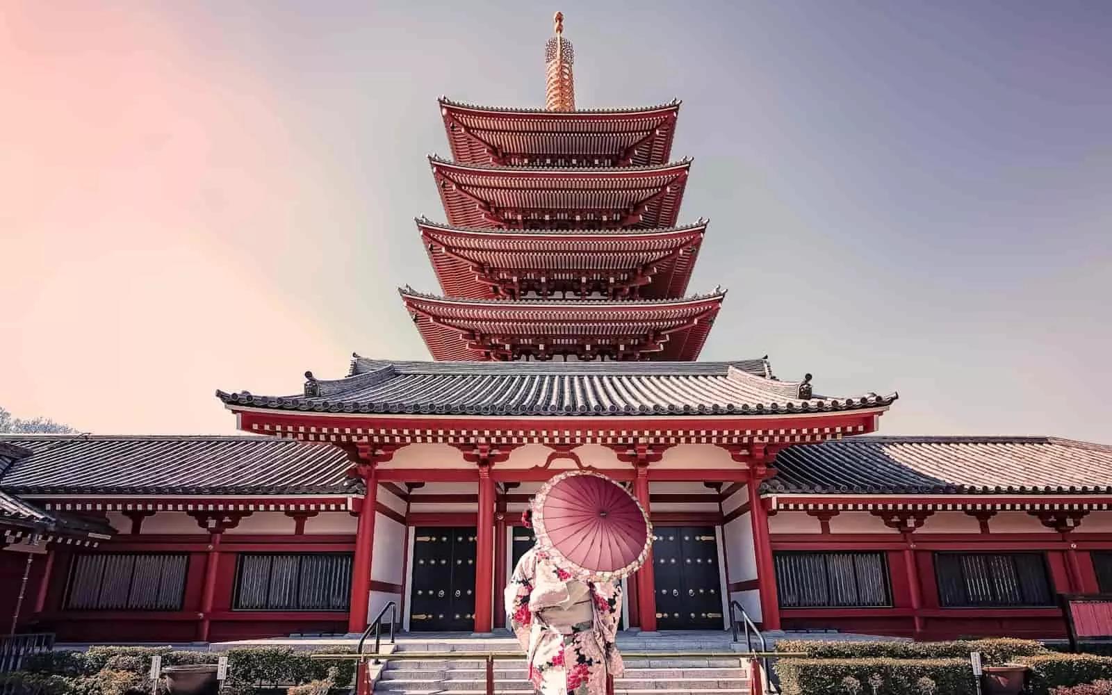 La tua visita a Tokyo dovrebbe includere i quartieri più famosi.