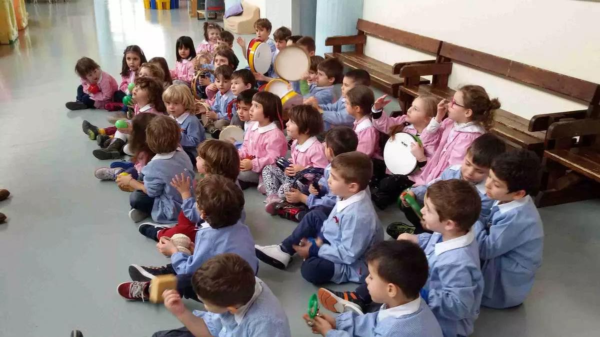 I laboratori sono ottime occasioni per sensibilizzare orecchie e bambini alla musica.