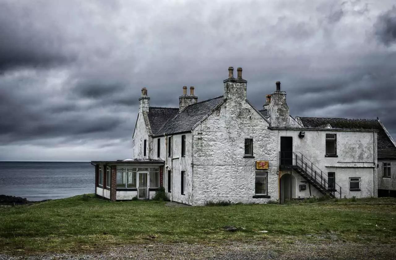 Anche a rischio di sembrare impersonali, è sempre meglio un’ora di studio a distanza che due ore di viaggio per raggiungere il posto.