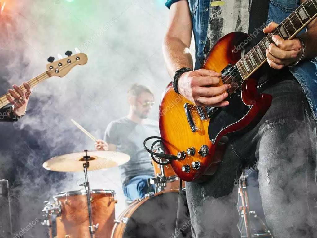 Il suo ruolo, però, è fondamentale per dettare il tempo deli brani. E la sua assenza è incocepibile.