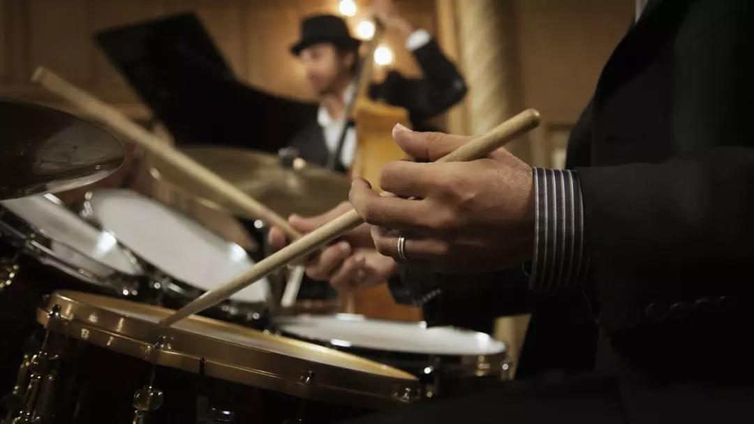 Oltre a un corso di batteria puoi partecipare agli eventi delle scuole di musica bolognesi.