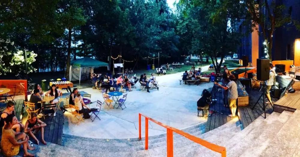 Ogni quartiere di Bologna ha un'associazione che si occupa di musica e cultura.