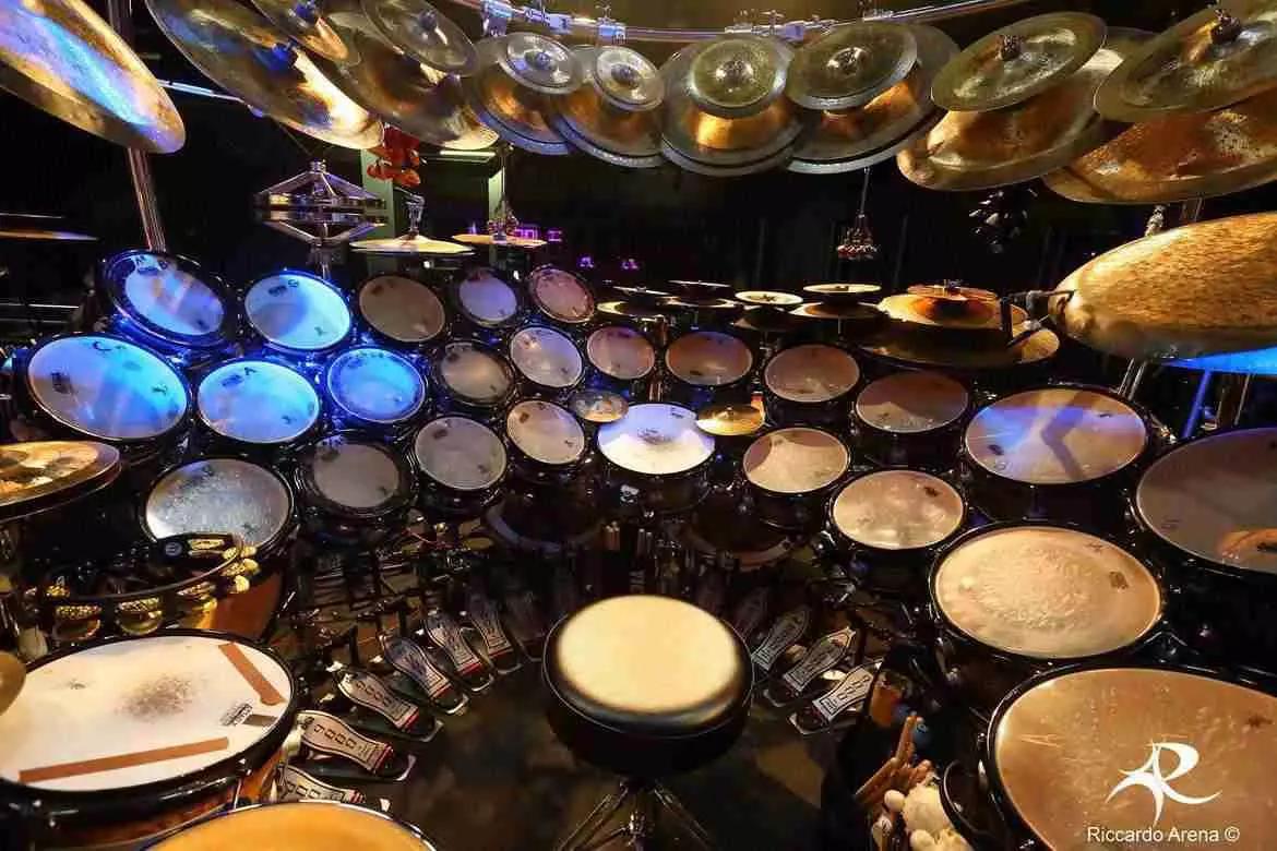 Il drum free consiste nel suonare la batteria … senza batteria.