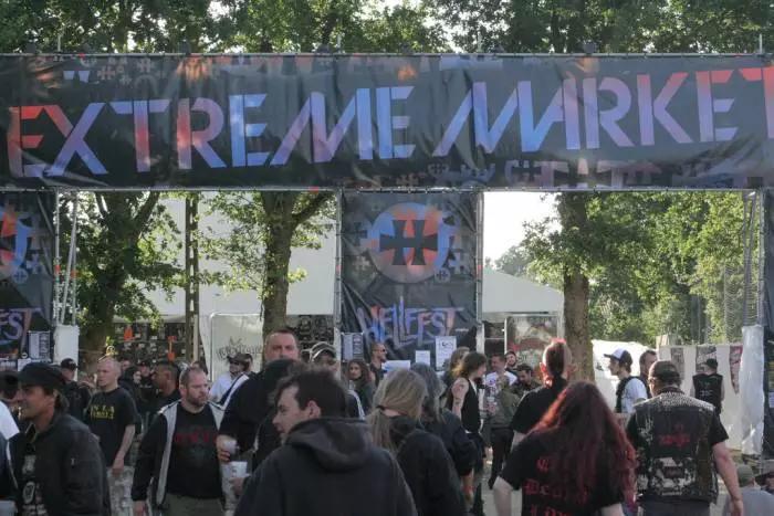 Il metal dev'essere suonato in maniera aggressiva.