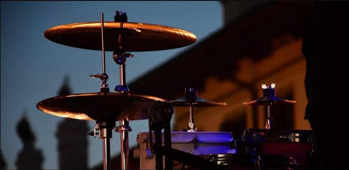 Se non sai come scegliere tra i migliori marchi di batteria chiedi consiglio al tuo insegnante.