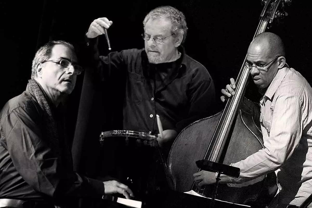 Anche nel suo caso, è facile trovarlo in alcuni festival, come il Drums Summit di Toulouse.