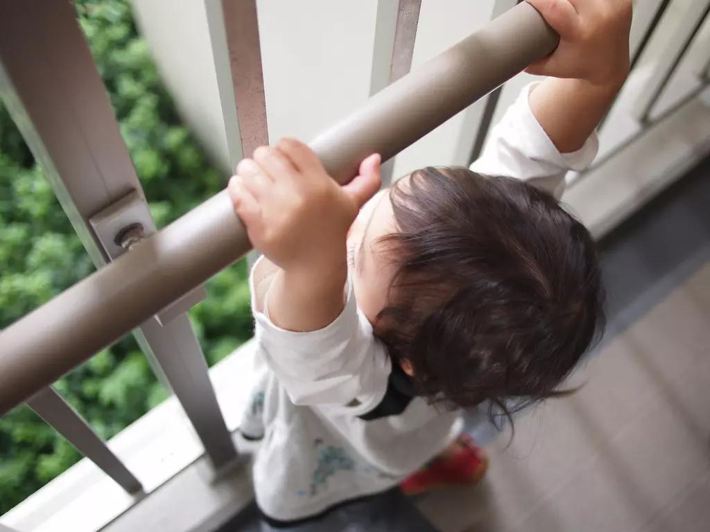 Allenamento sportivo a casa: i bambini ti imiteranno!