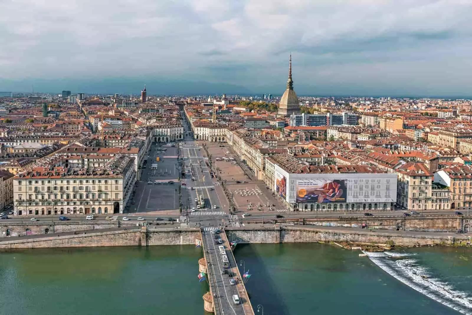 Per una lezione di portoghese a Torino puoi contare sugli insegnanti a domicilio di Superprof o rivolgerti a centri culturali, associazioni e scuole di lingua della città.