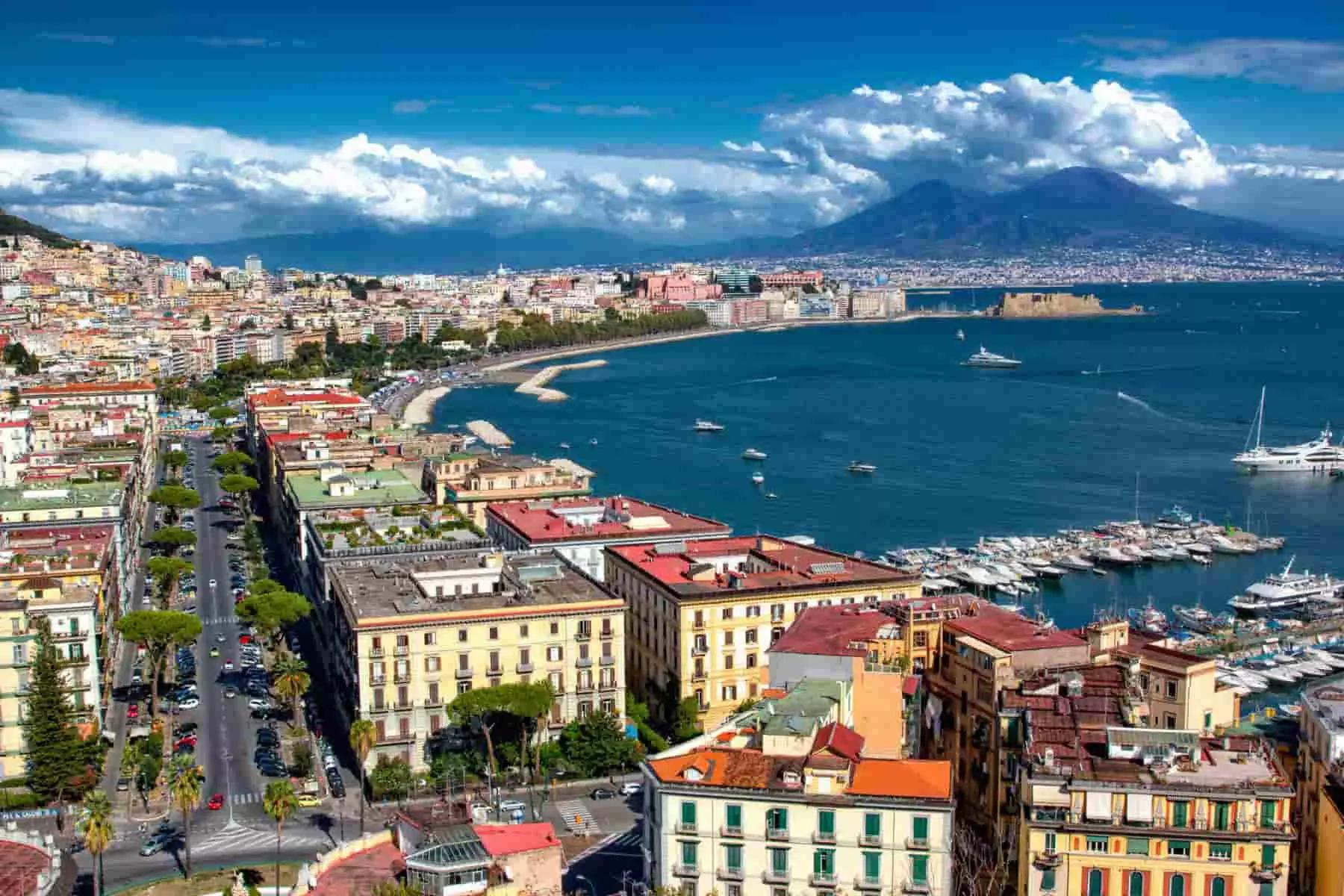 Puoi prendere lezioni di portoghese a Napoli tramite le università, i centri culturali lusitani e brasiliani, le applicazioni per cellulare e un insegnante privato a domicilio.