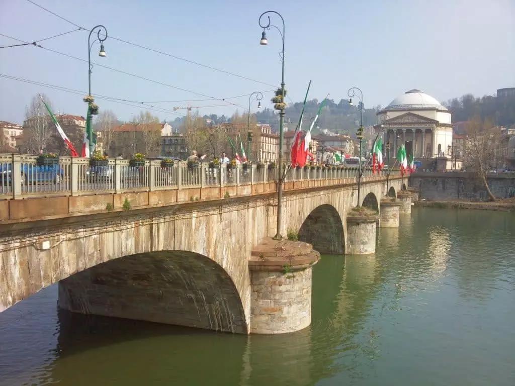 L'Università di Torino è molto attenta alla formazione linguistica de propri studenti.