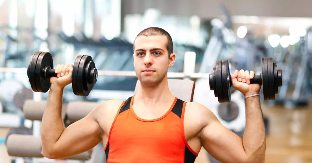 Con il personal trainer adatto puoi trovare molte variazioni al lento avanti.