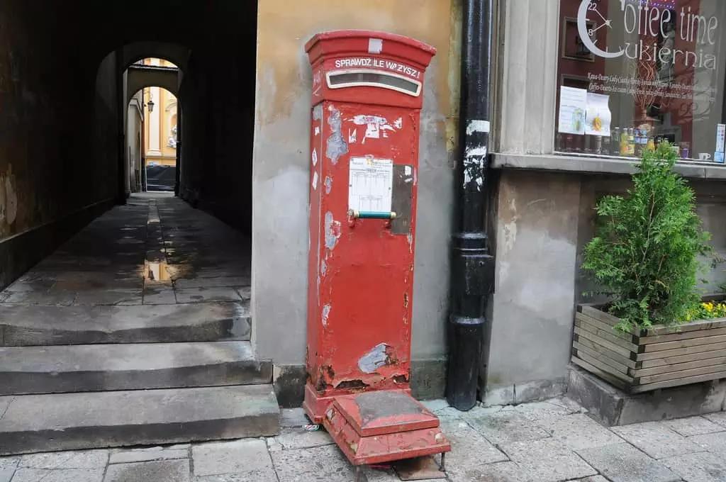 Nel corso di un allenamento con il tuo personal trainer può essere utile misurare la tua massa grassa con la bilancia impendenziometrica e adeguare gli esercizi e l'alimentazione a seconda dei valori riscontrati.