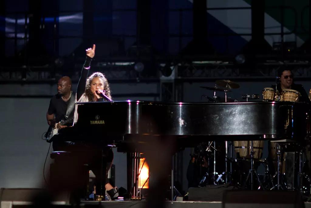 Aggiungi Alicia Keys alla tua libreria musicale!