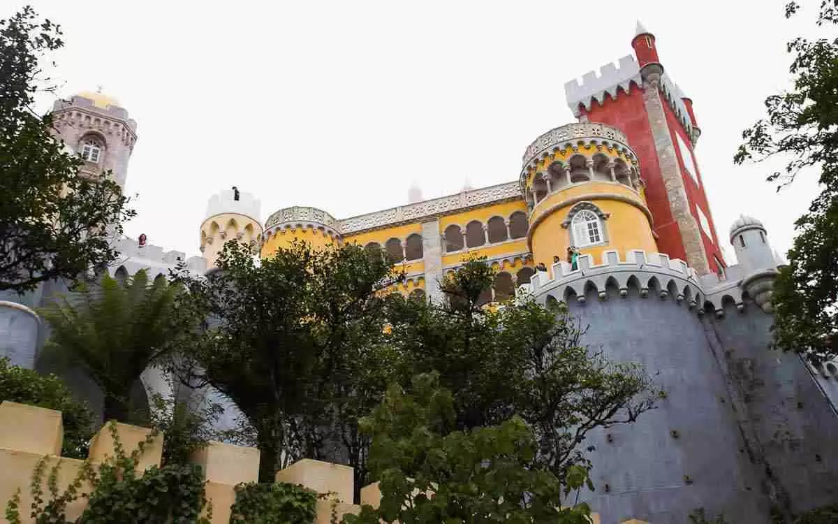 Tra stradine tipiche, architettura affascinante e vita meno cara, il trasferimento in Portogallo è sempre conveniente.