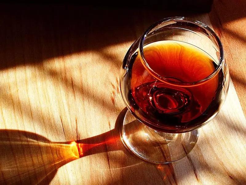 La zona migliore in cui andare per scoprire la bevanda tipica e popolare della città: il Porto!