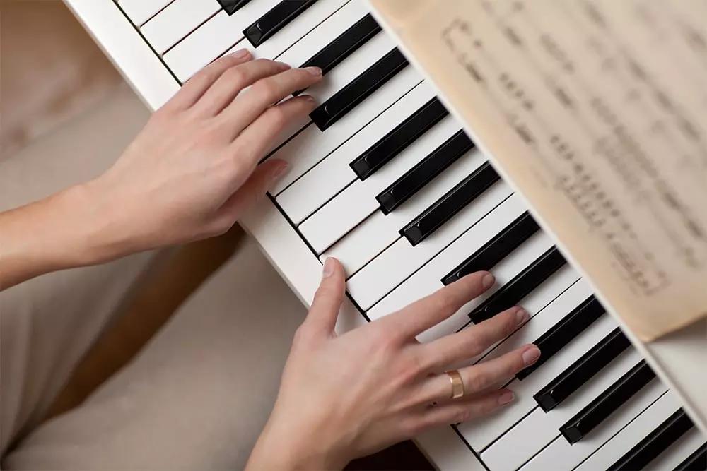 Anche i più grandi pianisti si allenano quotidianamente con il piano.