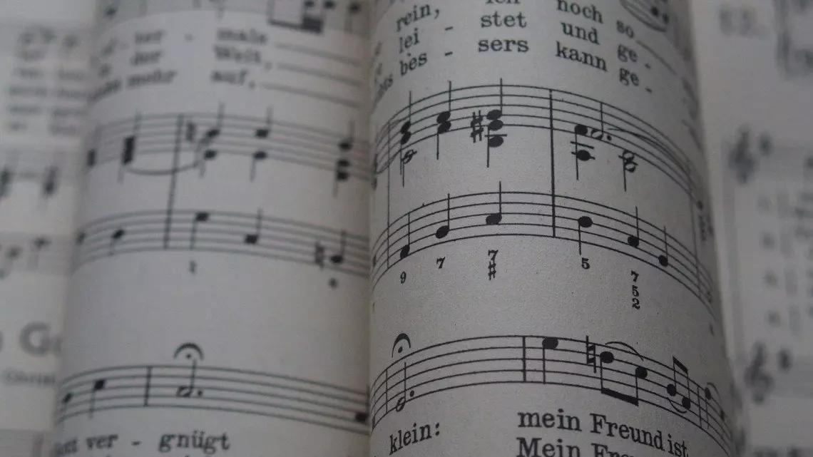 Per imparare a suonare il pianoforte più velocemente devi conoscere il solfeggio.