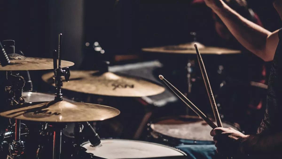 Suonare con altri musicisti ti aiuta a lavorare sul ritmo.