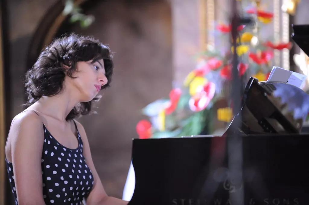 Quali sono i più famosi pianisti contemporanei? Eccone una!