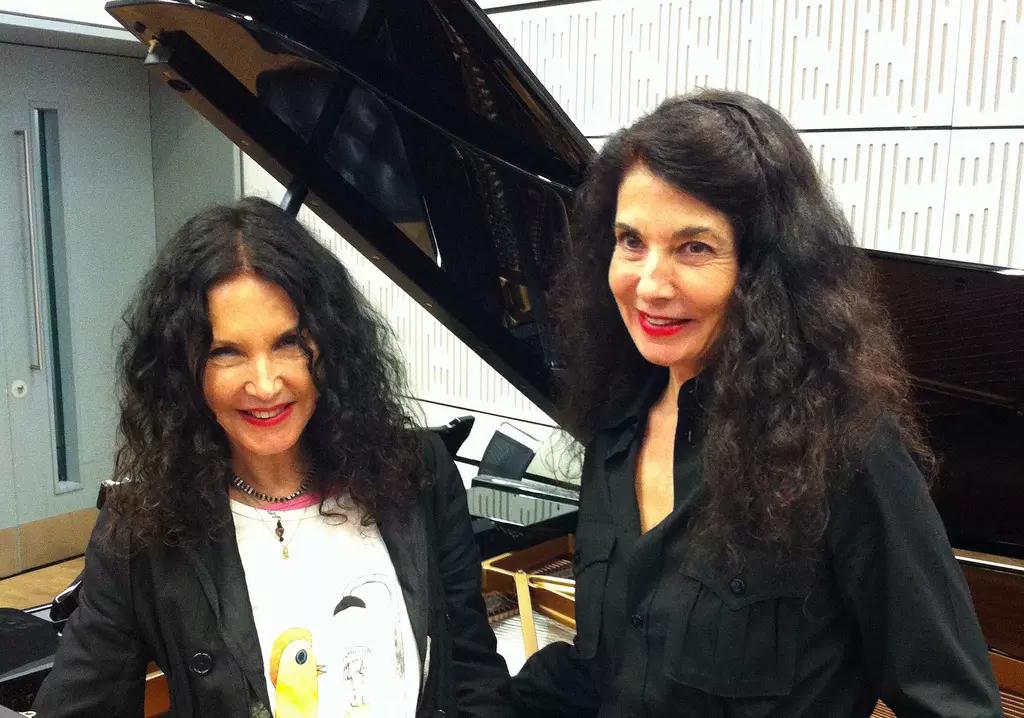 Marielle e Katia Labèque sono due sorelle, nonché tra le più famose pianiste al mondo.