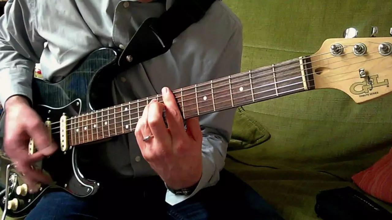 Per mettere alla prova le nuove tecniche chitarristiche potresti suonare con altri musicisti.