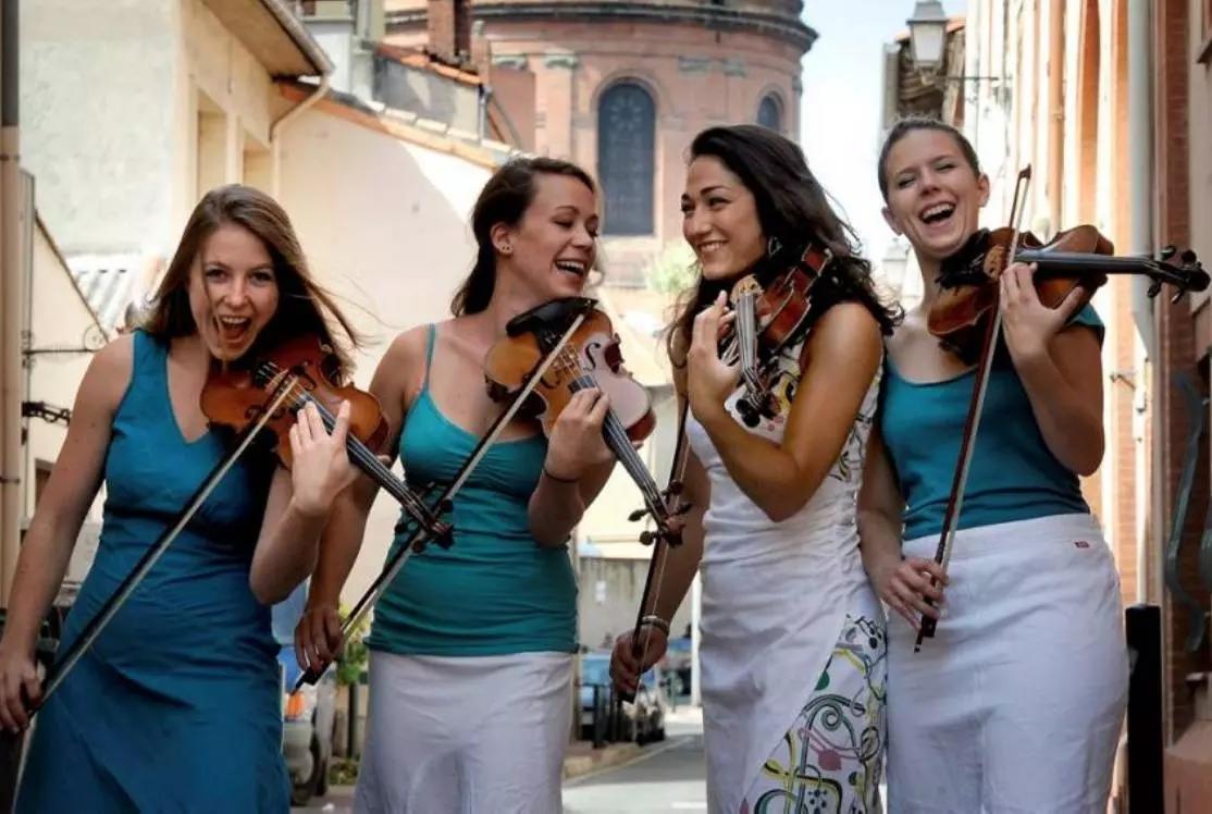 Se cerchi un corso di violino a Torino puoi contattare una scuola di musica, iscriverti al liceo musicale o tentare la strada del conservatorio e farti seguire da un insegnanti di violino a domicilio qualunque siano i tuoi progetti musicali.