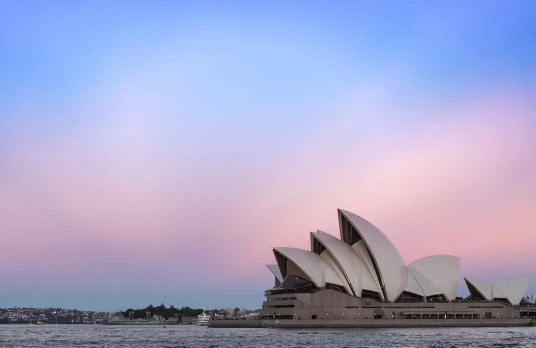Ci sono mille attrazioni in Australia, sia naturali sia architettoniche.