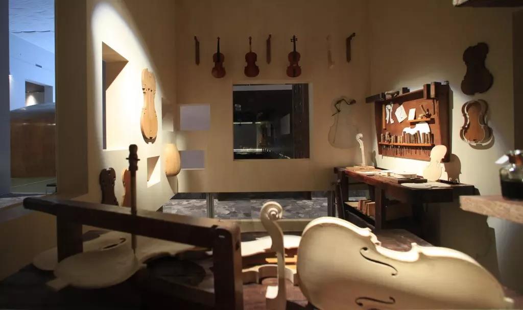 Un violino senza archetto è come un pianoforte senza tasti.