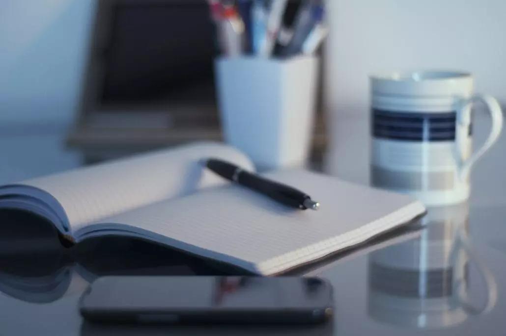 Il coaching professionale elabora strategie per il miglioramento lavorativo.