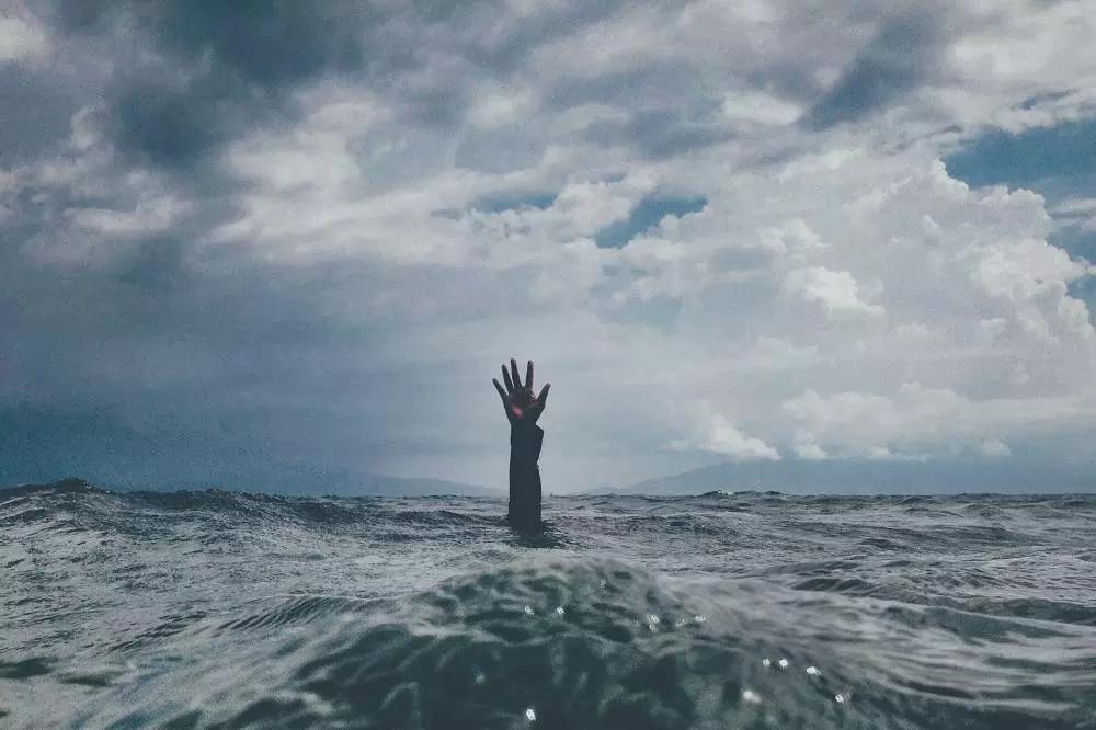 Può essere che sottoporre il tuo problema ad un amico, possa aiutarti a risolvere il problema.