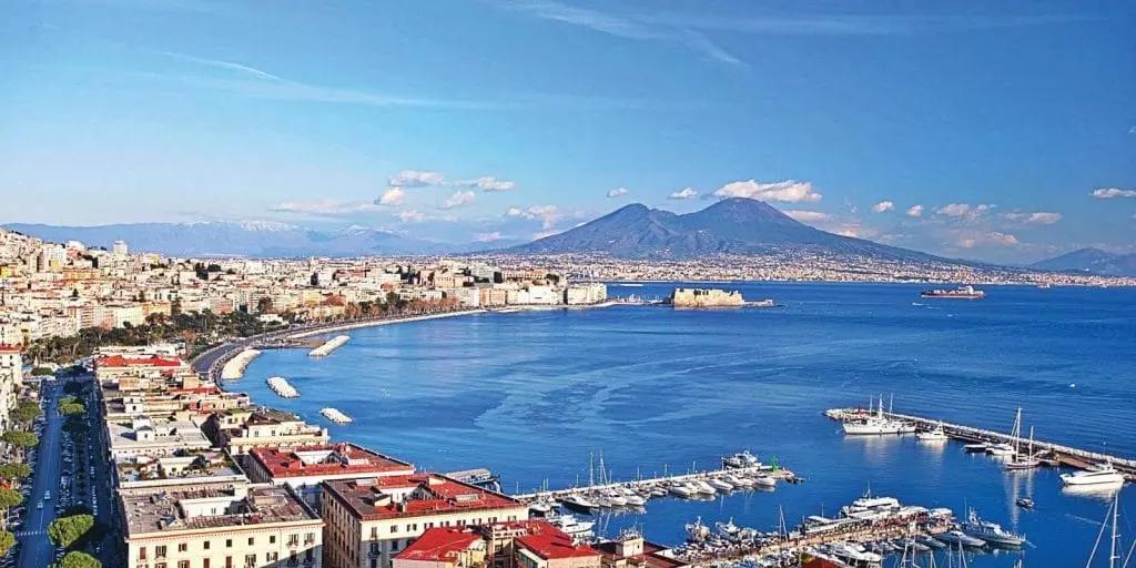 Ci sono molti enti di formazione e consulenza che offrono sessioni di coaching professionale a Napoli ma per un percorso personalizzato puoi selezionare un professionista su Superprof.