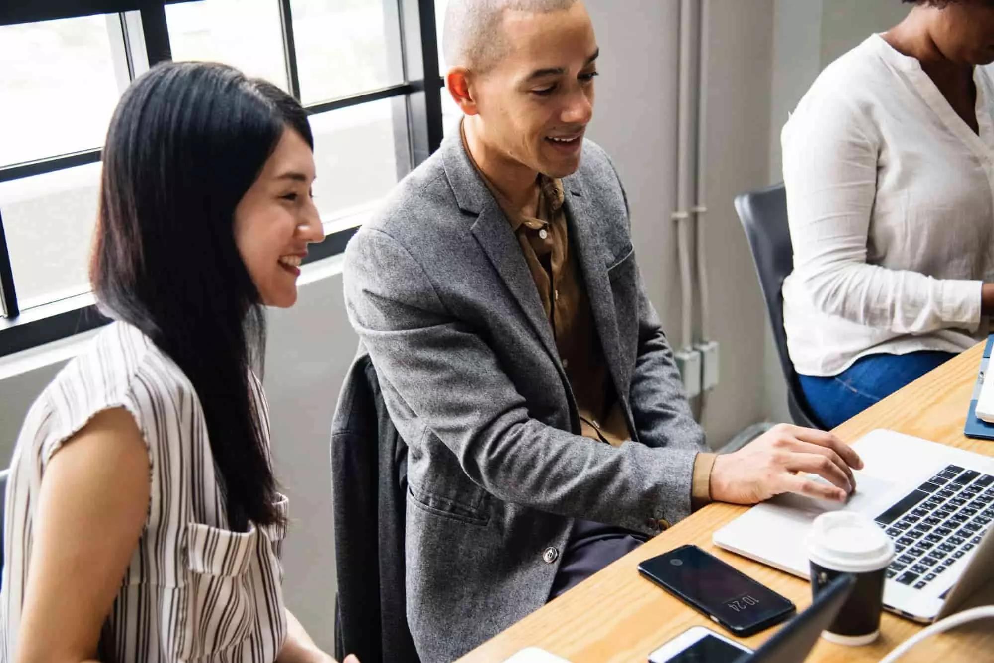 Una sessione di business coaching aiuta i singoli e le aziende.