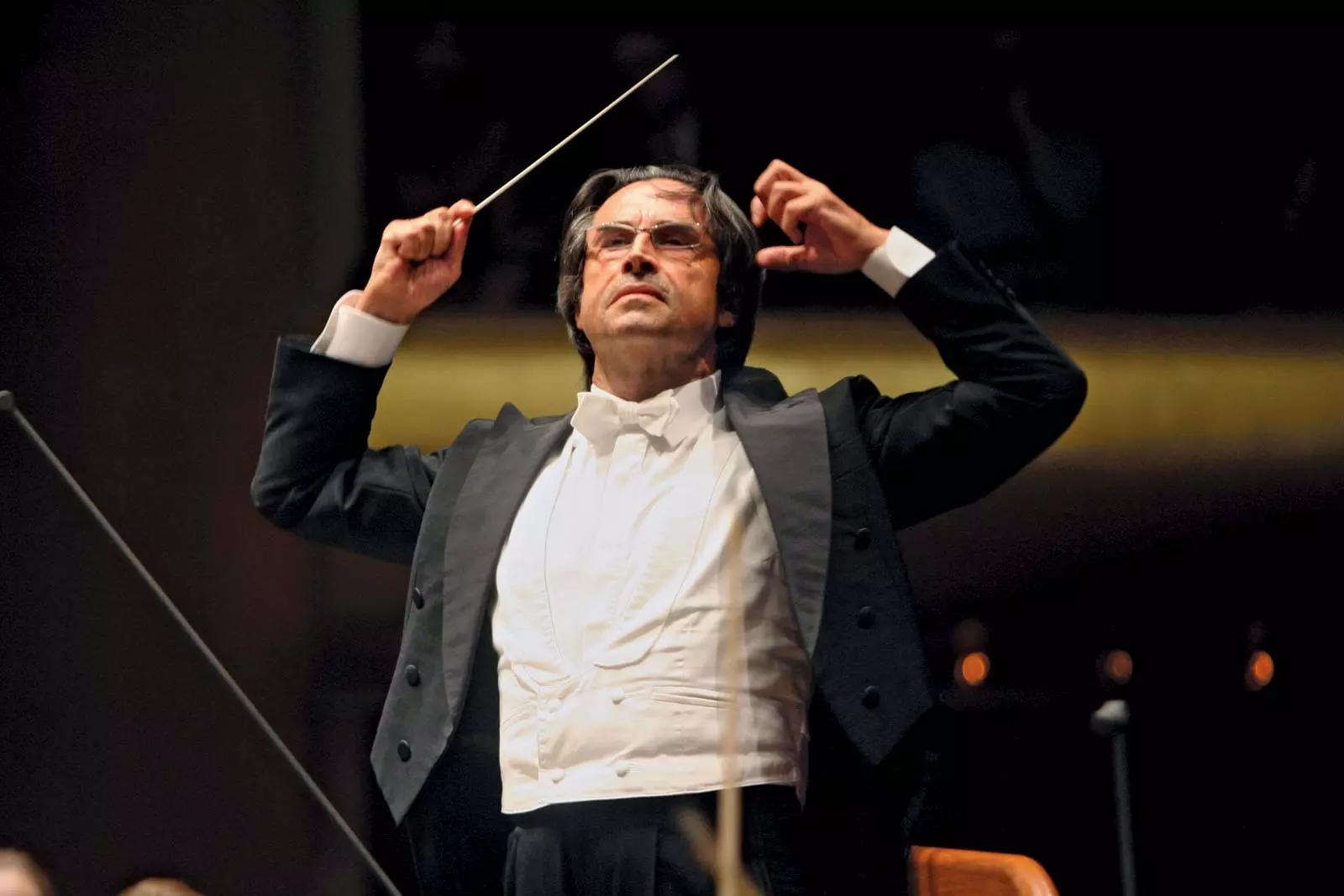 Per diventare un virtuoso del violino, l'opzione migliore è studiare al conservatorio.