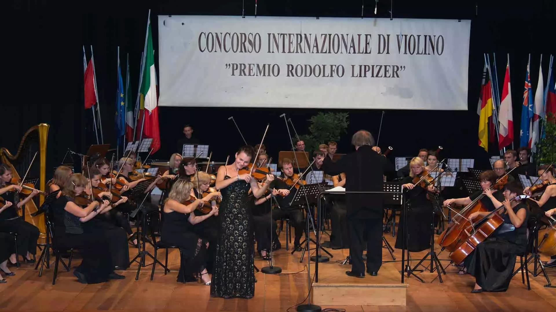 A Gorizia ci sono associazioni che ti insegnano a suonare il violino con la musica popolare.