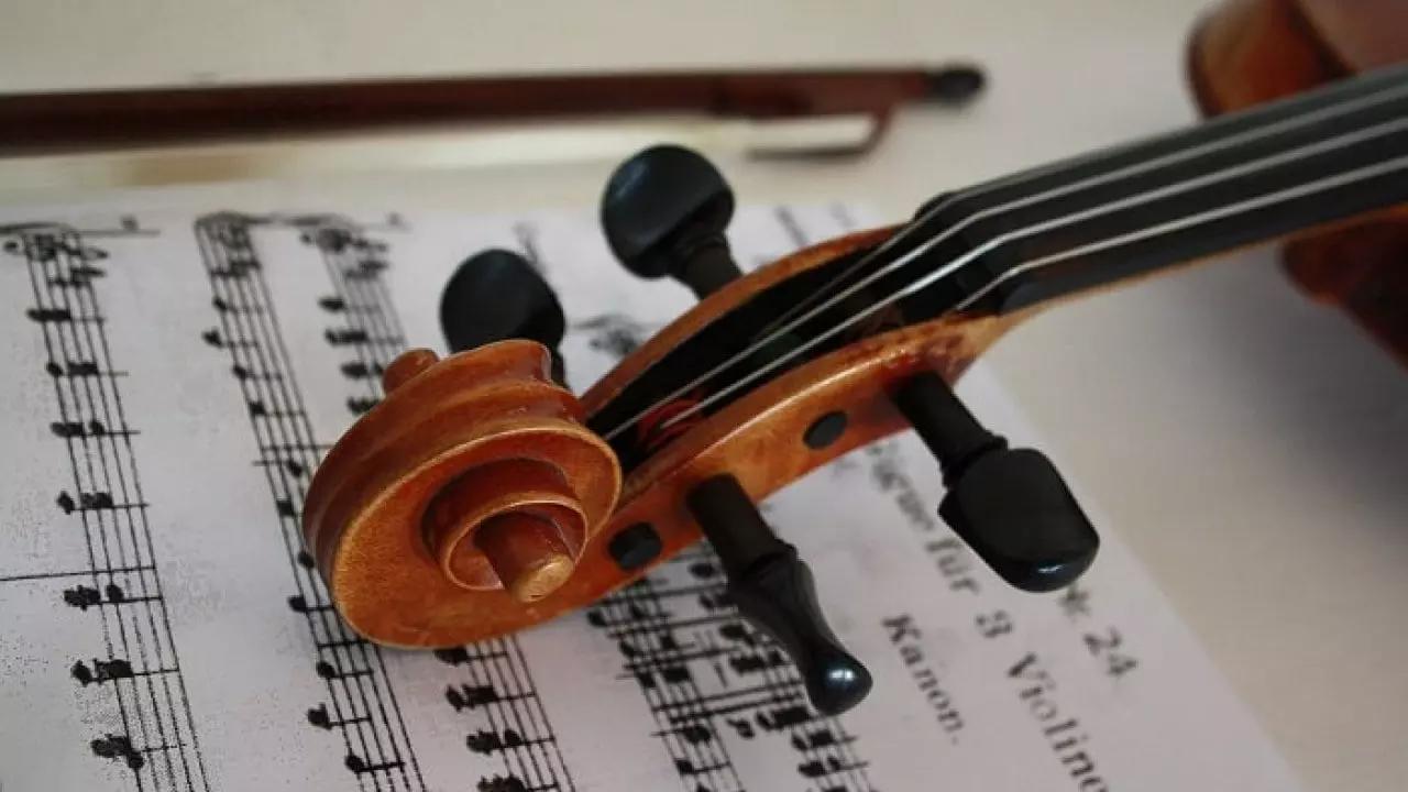 Scegliere un violino delle dimensioni adatte al proprio braccio è fondamentale per suonare bene senza farsi male.