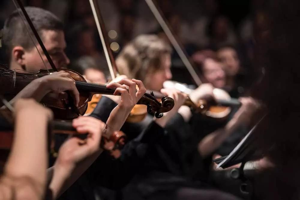 Questo si può ottenere solo con molto studio e molto impegno, a prescindere dall’età del violinista.