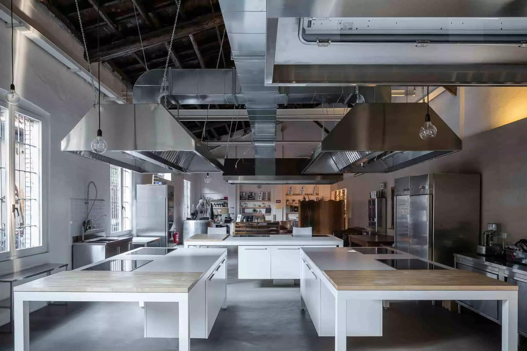 Con la Food Genius Academy hai un corso di cucina in laboratori all'avanguardia.