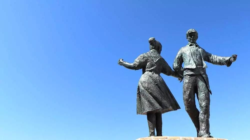 Le coreografie devono saper mescolare entrambi gli elementi, per poter dare vita a qualcosa di bello da vedere e da ballare.