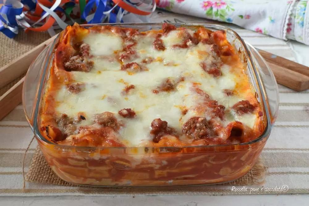 Quella della lasagna al forno è una ricetta lunga, ma semplice da preparare. Provaci anche tu!
