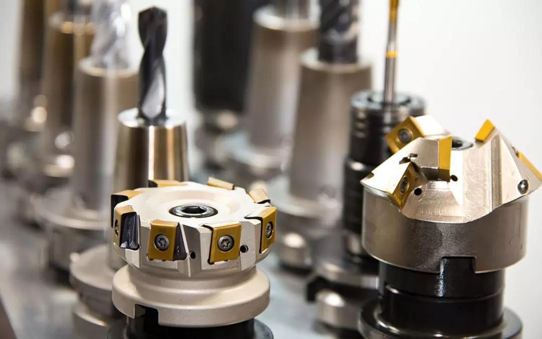 La meccanica classica si basa sulle leggi di Newton.