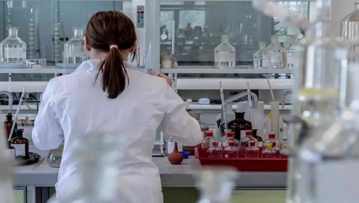 Puoi diventare tecnico di laboratorio con un corso a distanza e online.