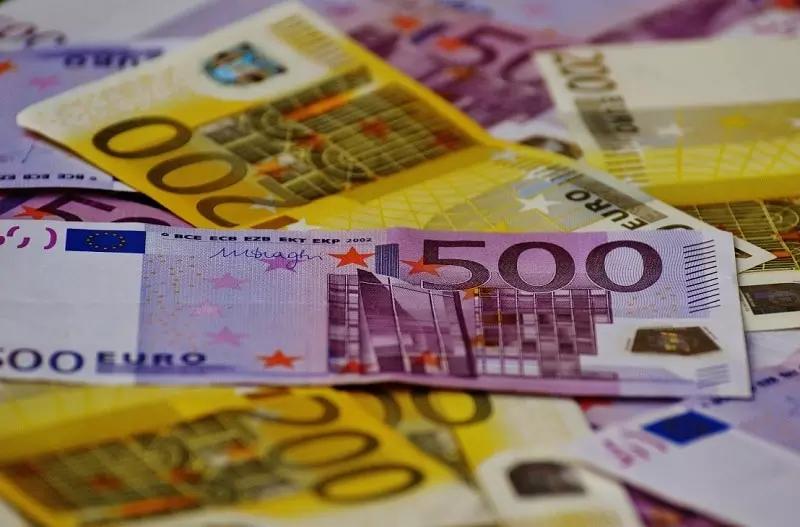 Diventare pianisti costa caro, ma non c'è bisogno di derubare una banca.