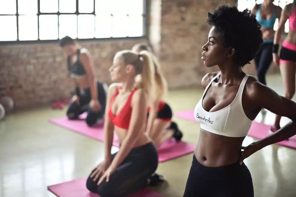 Se praticato correttamente, lo yoga agisce soprattutto a livello degli organi interni, stimolandone un corretto funzionamento.