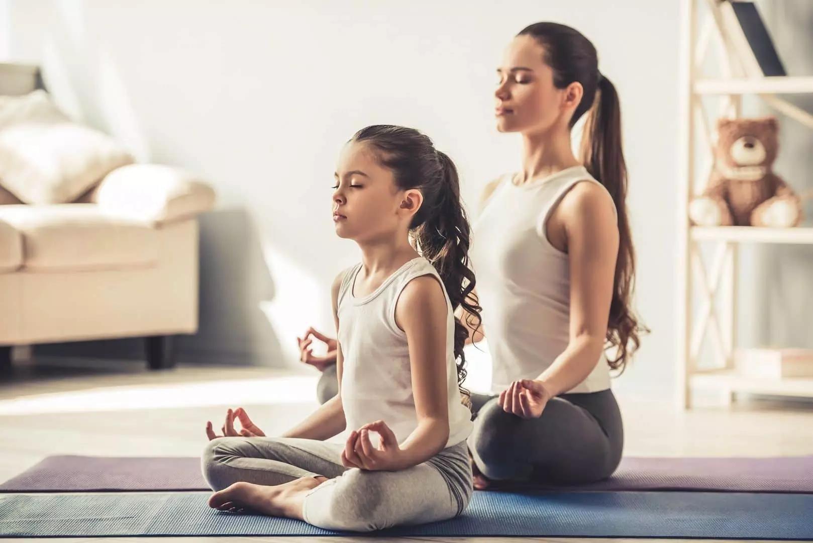 Chi conosce bene le regole dello yoga può farlo anche senza un maestro.
