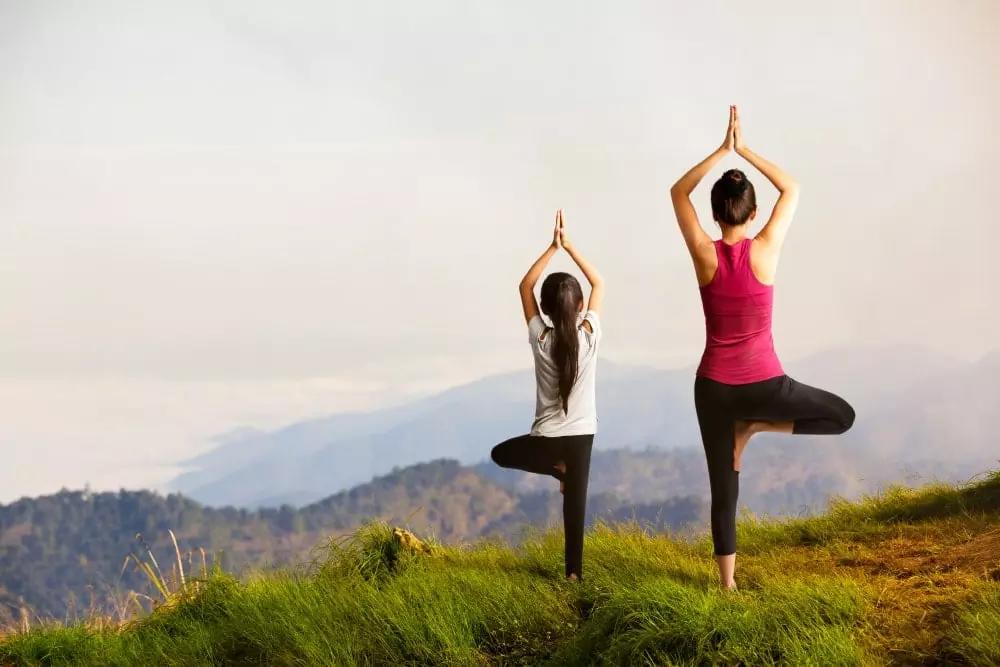 Qual è la differenza tra lo yoga per i bambini e quello per gli adulti?